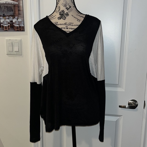 Vince Women’s Colorblock Long Sleeve V neck Tee Black White - Picture 2 of 7